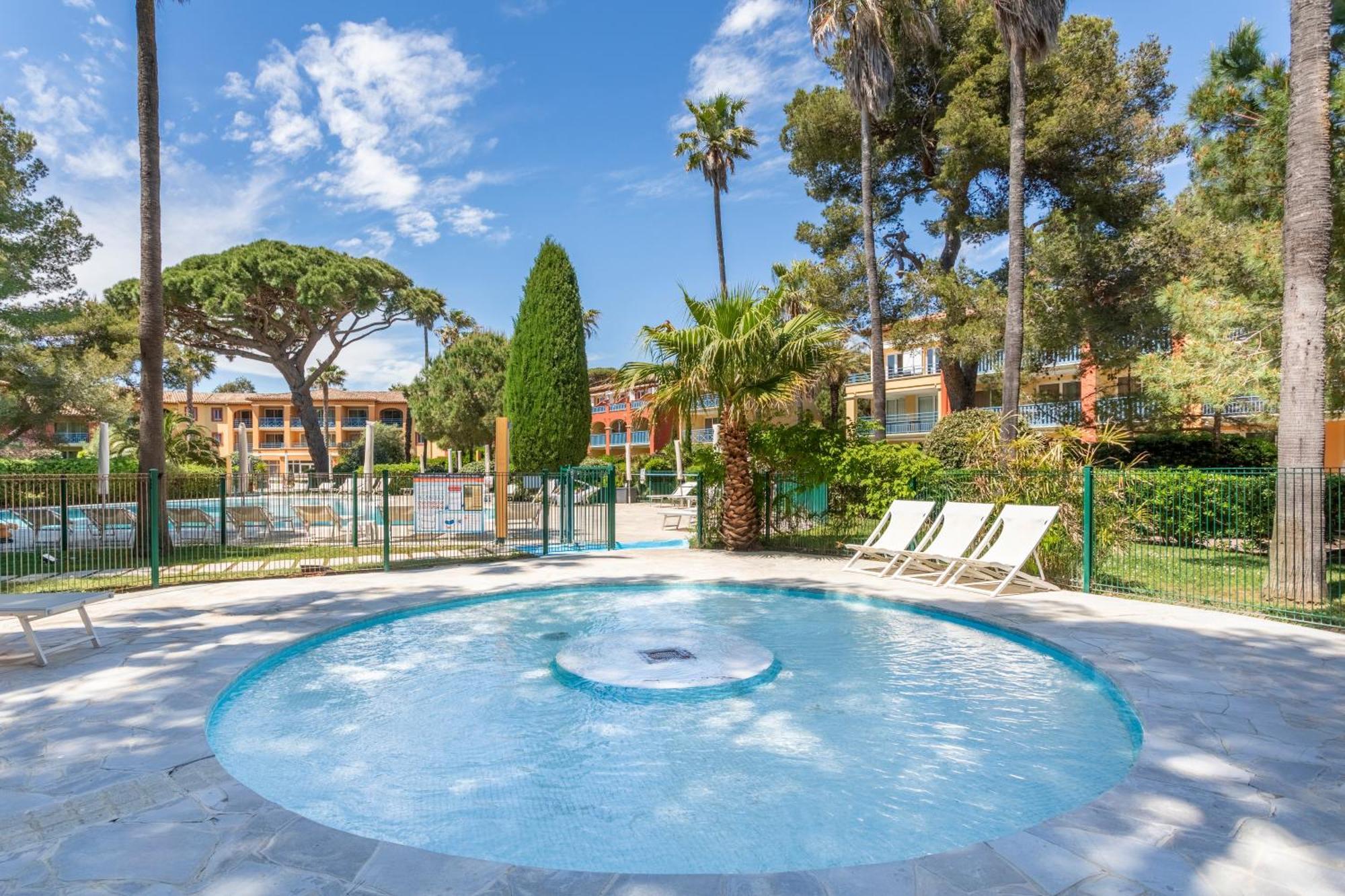 Résidence Pierre&Vacances La Pinède Hyères Exterior foto